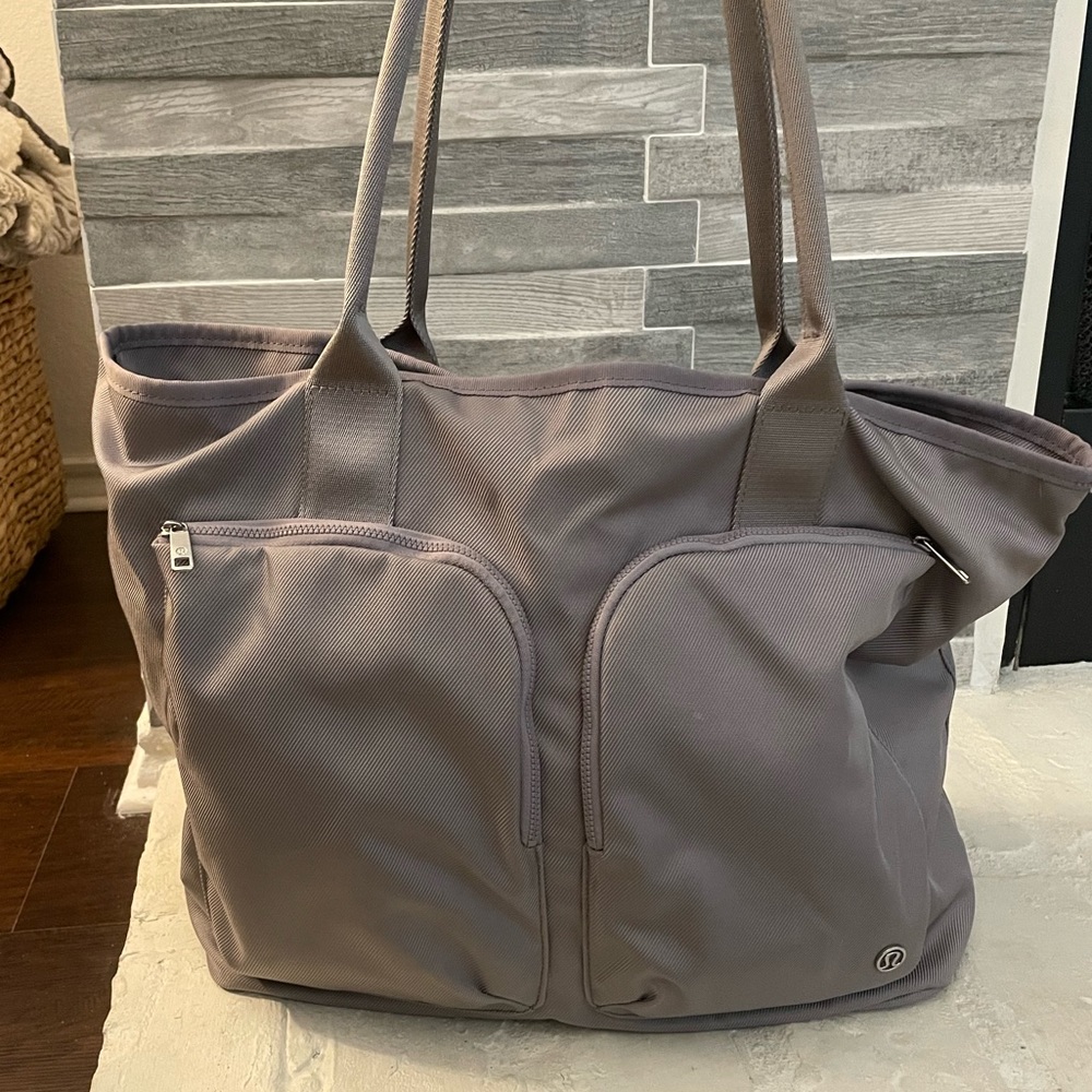 Large grey lululemon duffle - great condition!!